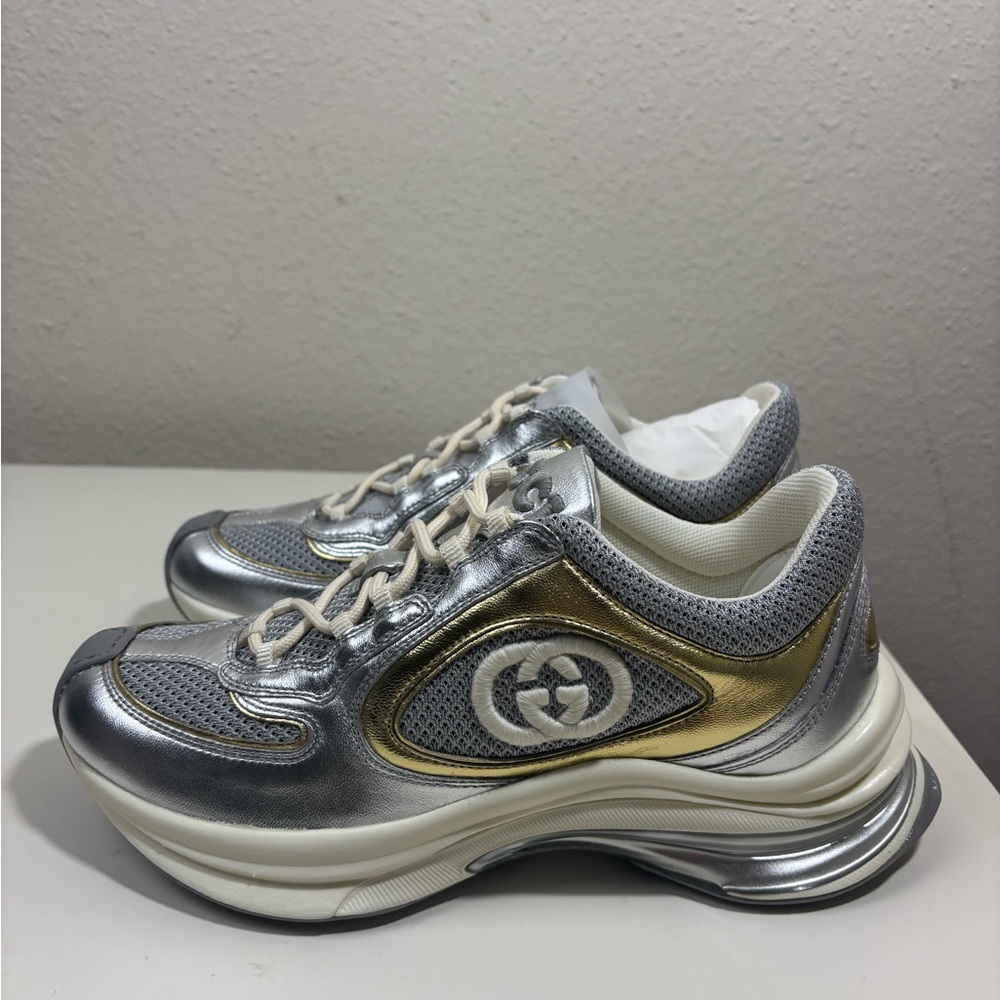 Gucci Run ultralight Low Top Sneakers - Picture 2 of 8
